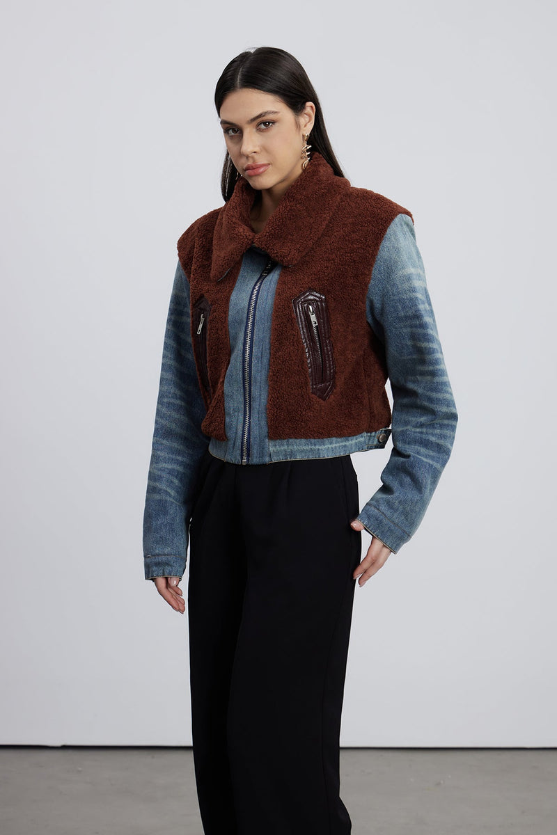 Effortlessly Elegant Jacket with a Timeless Design