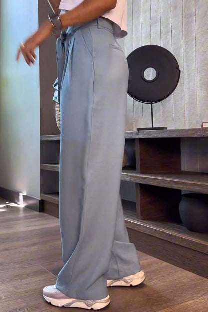 Classic Vintage Trousers with a Flattering Fit