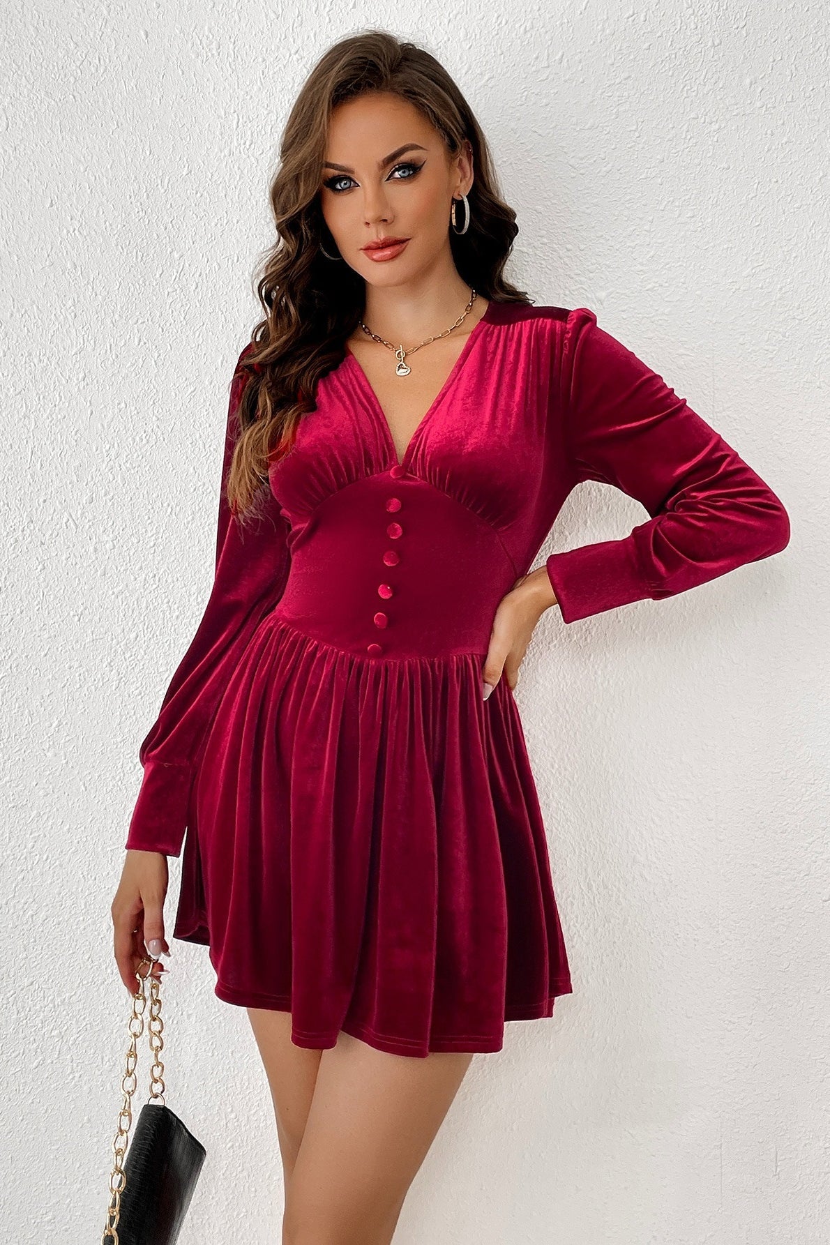 Effortlessly Elegant Dress with a Timeless Design