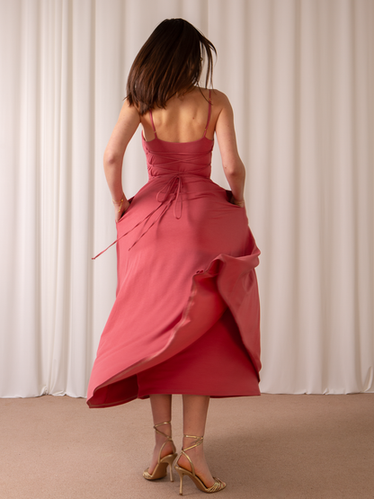 Well Tailored Dress with a Graceful Silhouette