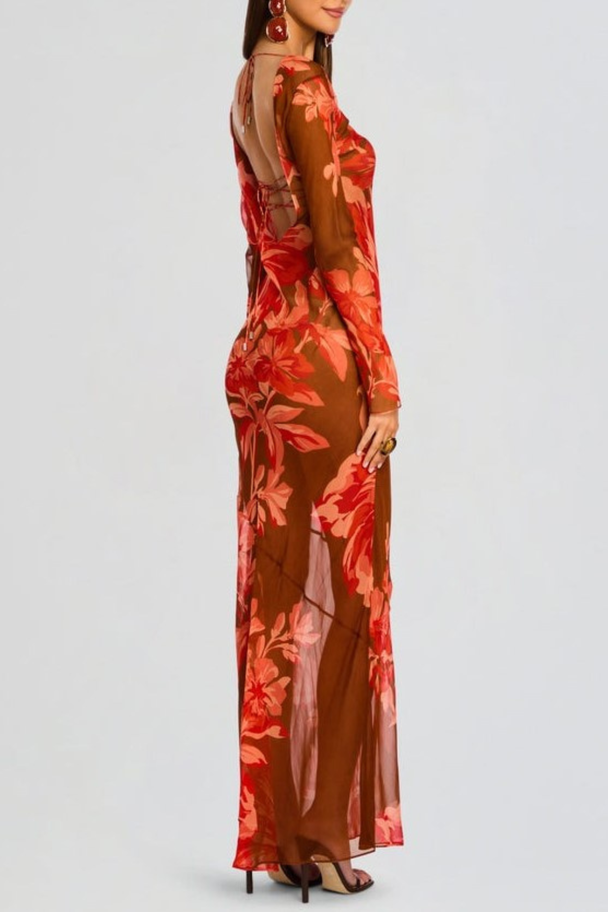 Beautifully Finished Dress in a Timeless Design