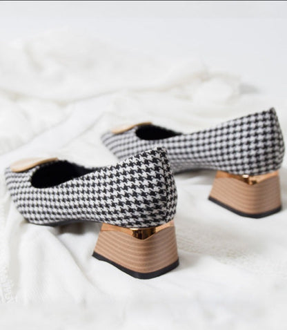 Effortlessly Elegant Shoes with a Timeless Design