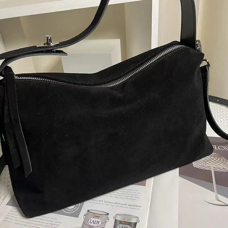 Effortlessly Elegant Bag with a Timeless Design