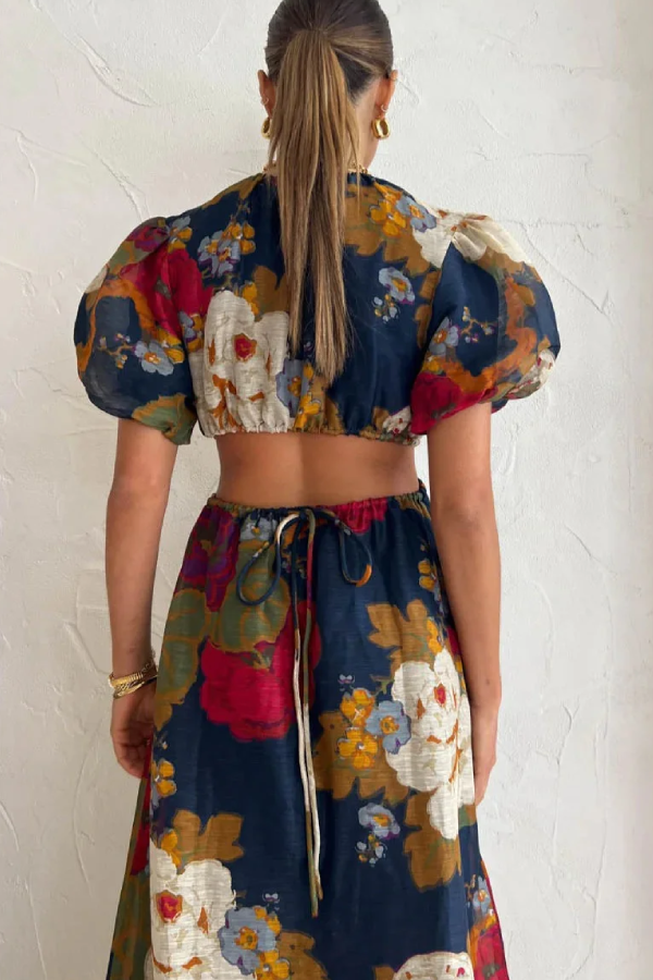 Effortlessly Elegant Garment with a Timeless Design