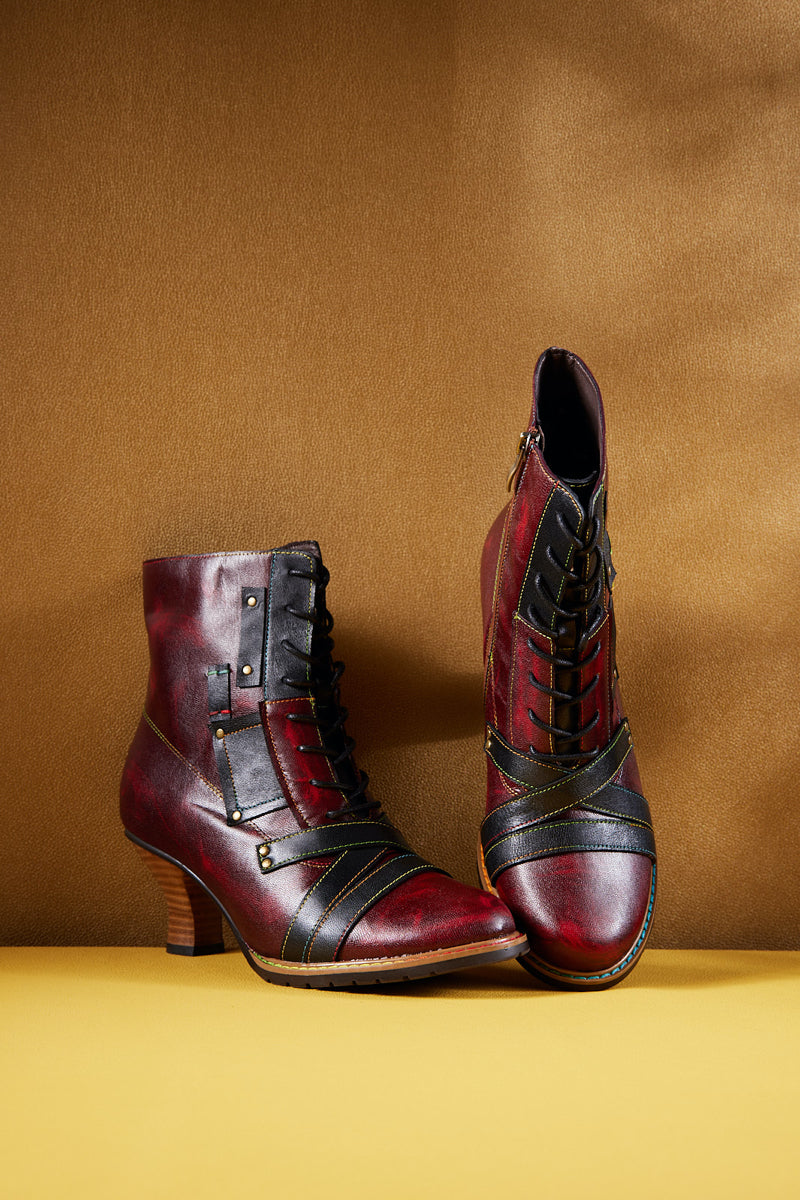 Effortlessly Elegant Boots with a Timeless Design
