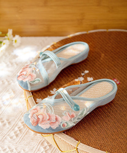 Classic Vintage Sandals with a Flattering Fit