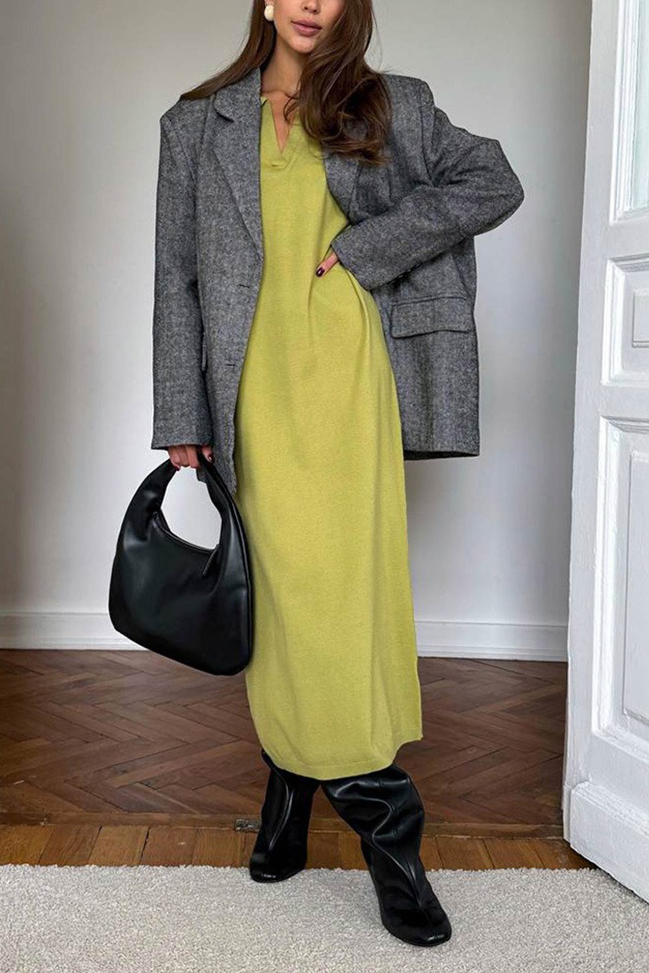 Beautifully Finished Dress in a Timeless Design