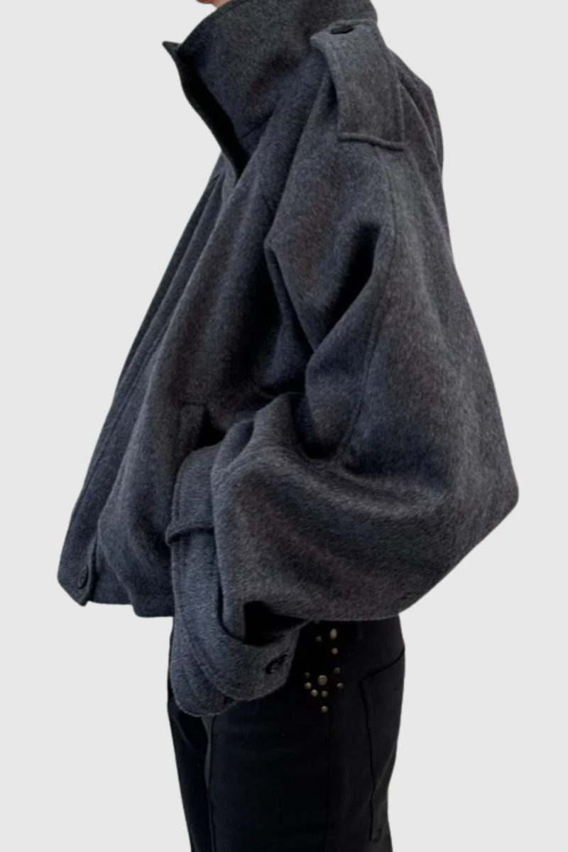 Effortlessly Elegant Jacket with a Timeless Design
