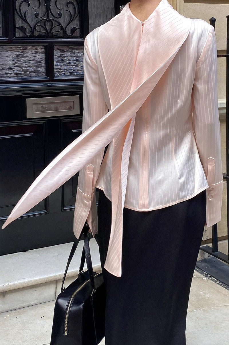 Effortlessly Elegant Blouse with a Timeless Design