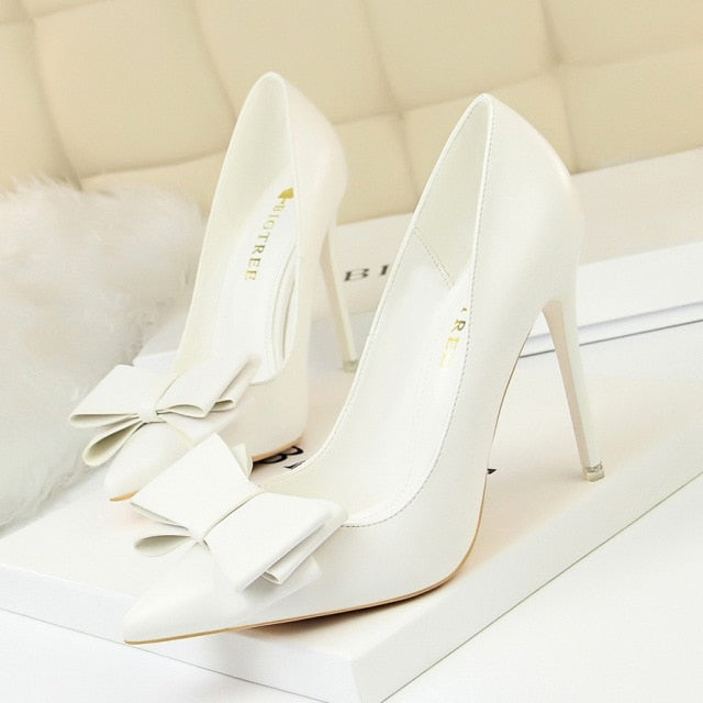 A Vintage Style Heels with Delicate Timeless Details