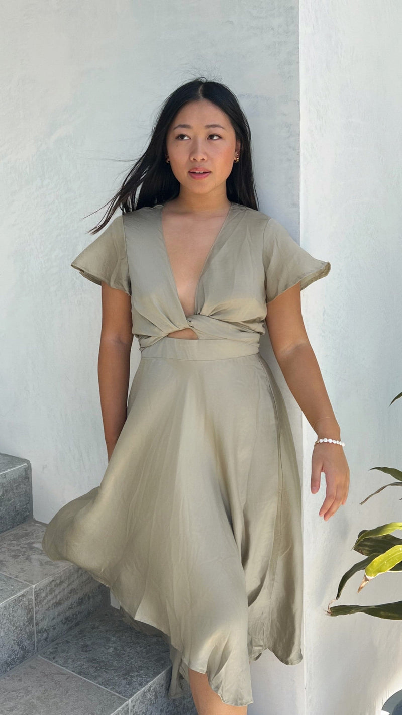 Beautifully Crafted Dress in a Classic Style
