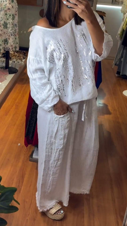 Effortlessly Elegant Garment with a Timeless Design