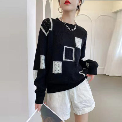 Well Tailored Sweater with a Graceful Silhouette