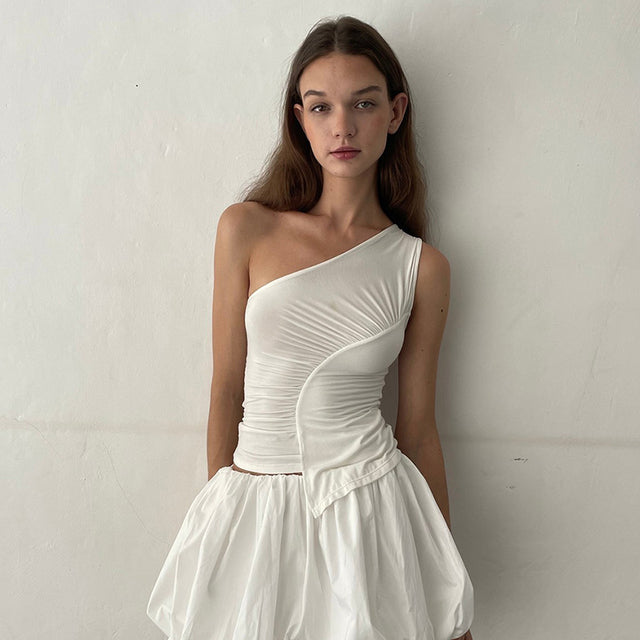 Well Tailored Blouse with a Graceful Silhouette