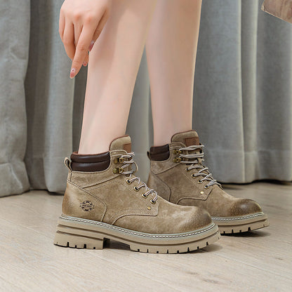 Effortlessly Elegant Boots with a Timeless Design