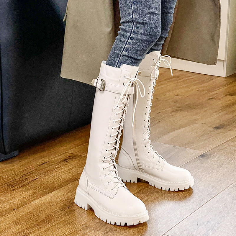 Effortlessly Elegant Boots with a Timeless Design