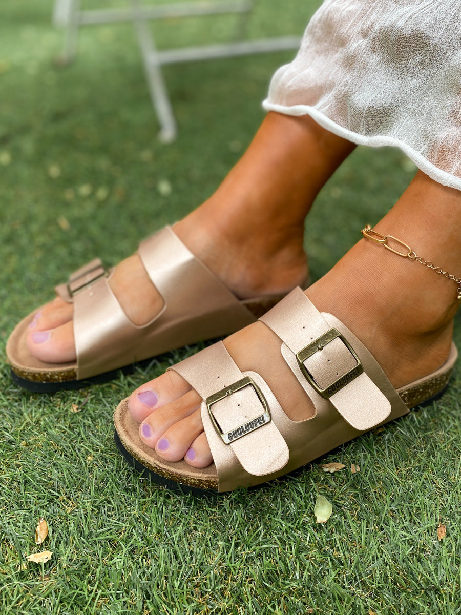 Well Tailored Sandals with a Graceful Silhouette