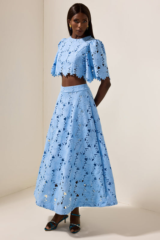 Well Tailored Top with a Graceful Silhouette