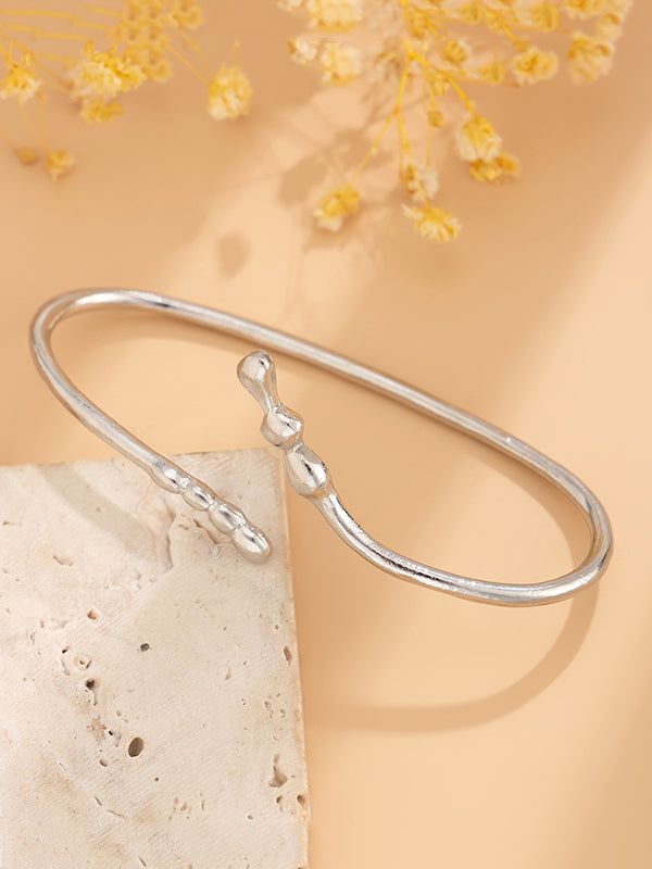 Effortlessly Elegant Garment with a Timeless Design