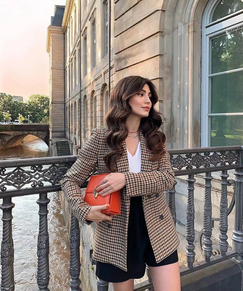 Effortlessly Elegant Jacket with a Timeless Design