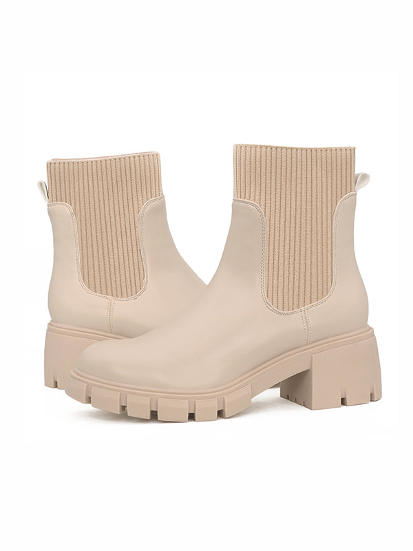 Effortlessly Elegant Boots with a Timeless Design