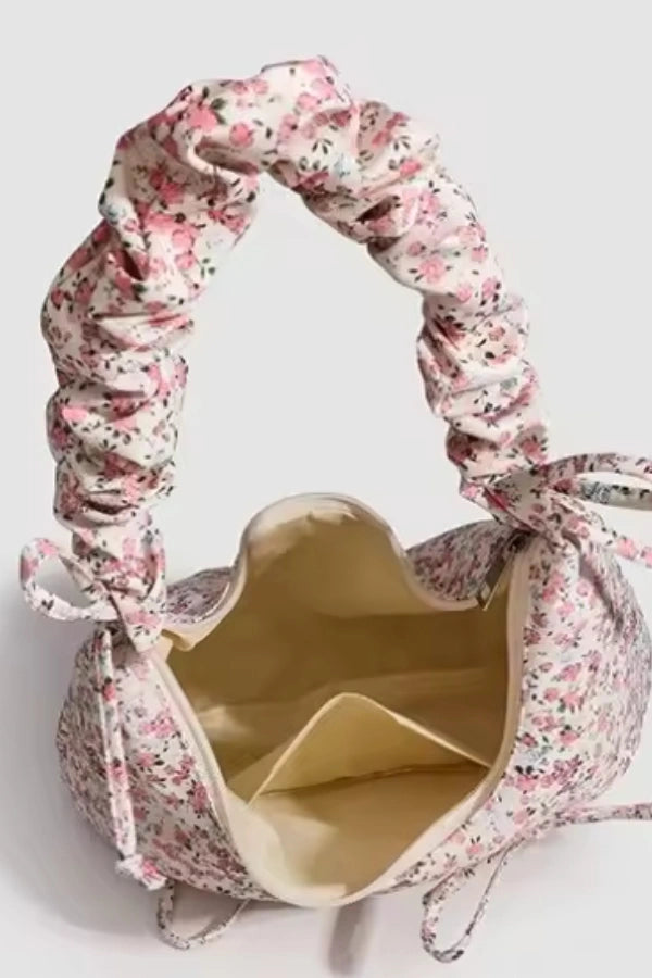 Well Tailored Bag with a Graceful Silhouette