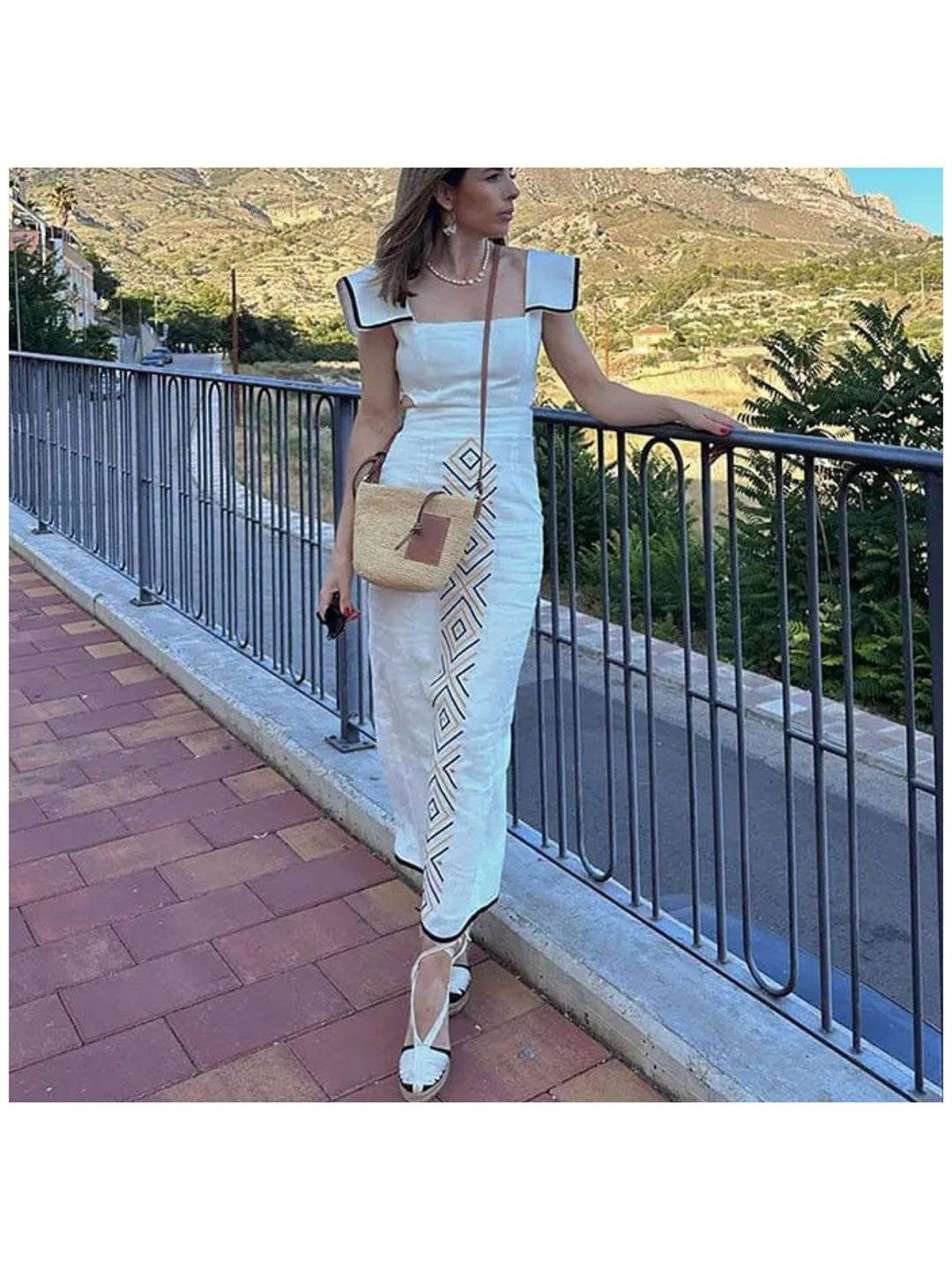 Beautifully Finished Dress in a Timeless Design