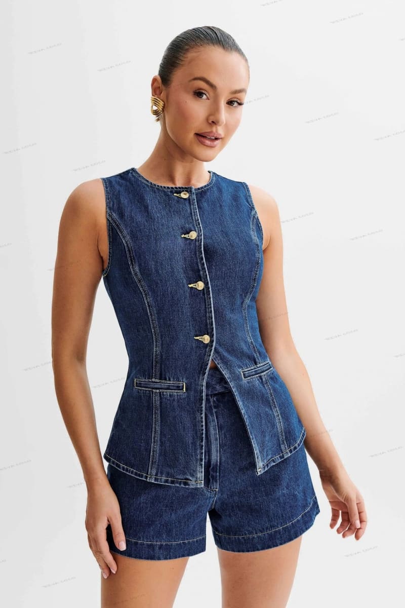 Gracefully Styled Garment for Any Occasion