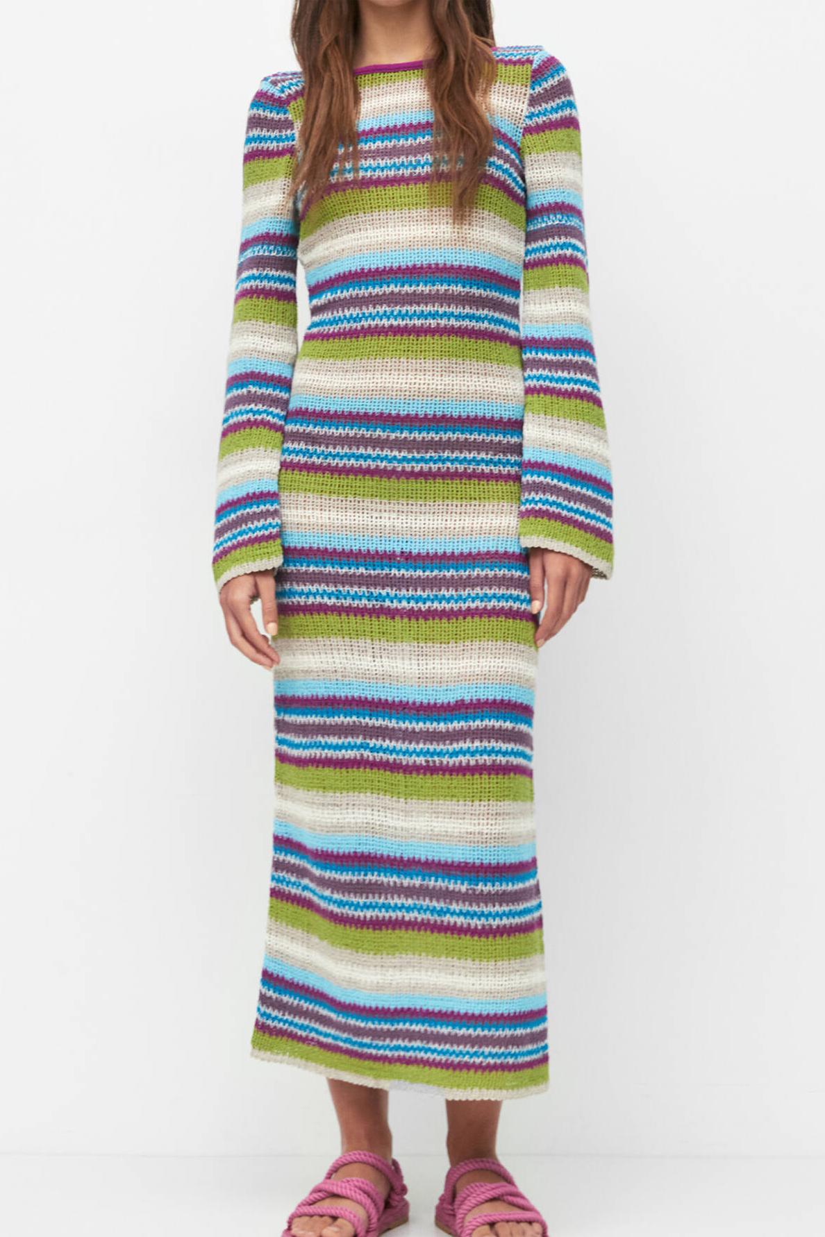 Classic Vintage Sweater with a Flattering Fit