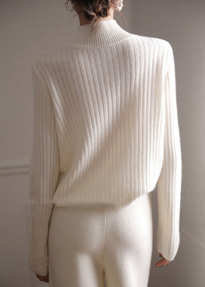 Effortlessly Elegant Sweater with a Timeless Design