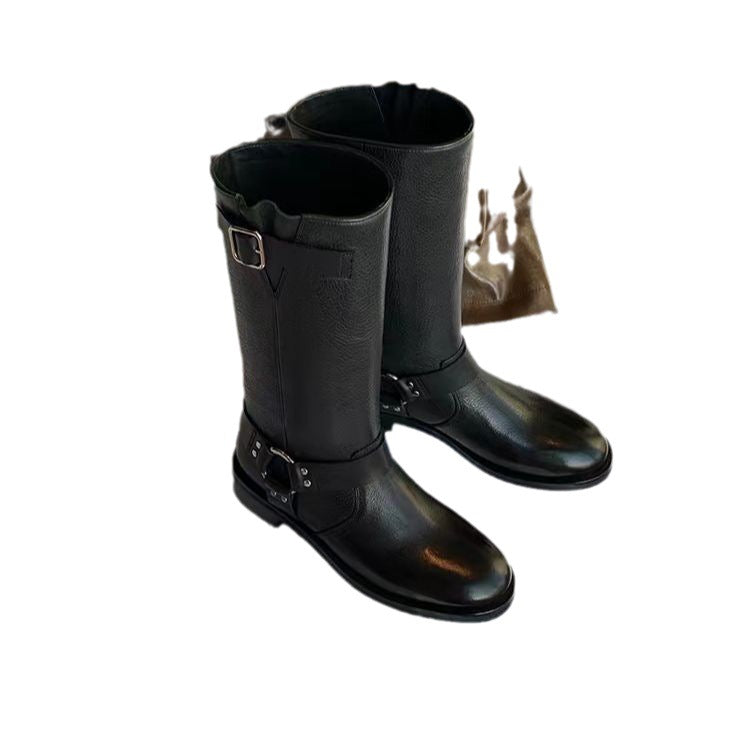Effortlessly Elegant Boots with a Timeless Design