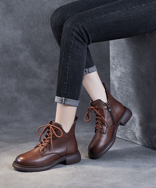 Effortlessly Elegant Boots with a Timeless Design