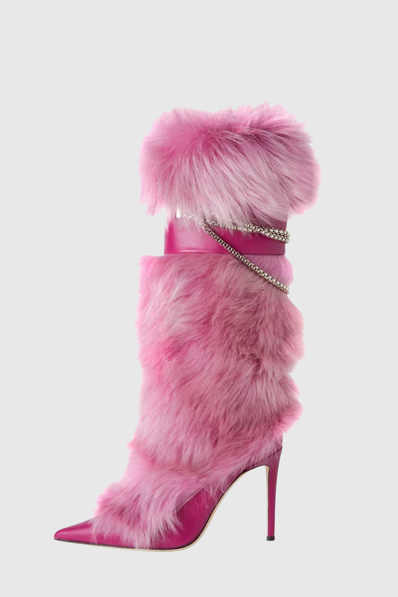 Effortlessly Elegant Boots with a Timeless Design