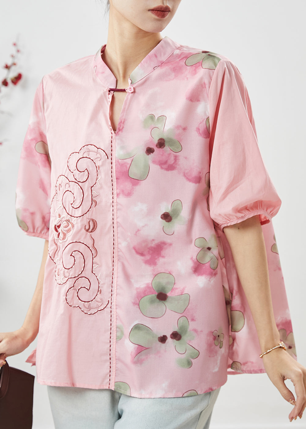 Effortlessly Elegant Blouse with a Timeless Design