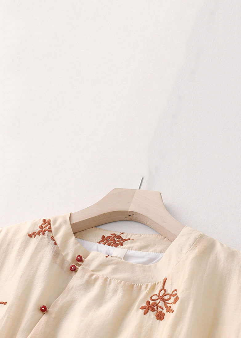 Sophisticated Blouse with a Clean Classic Look