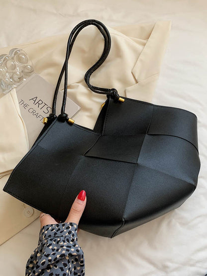 Beautifully Finished Bag in a Timeless Design