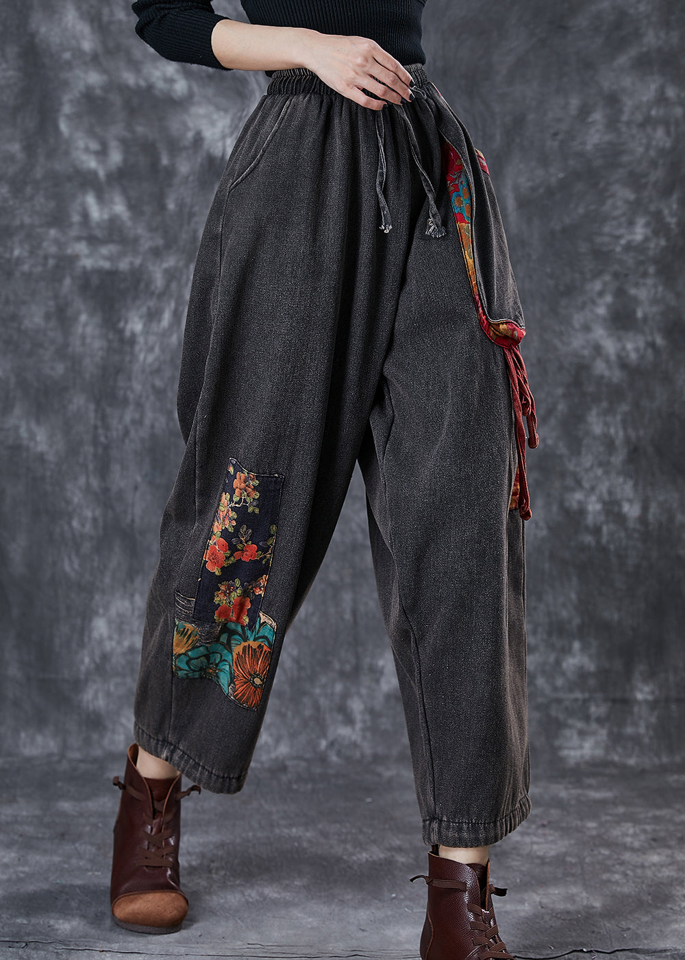 Effortlessly Elegant Pants with a Timeless Design