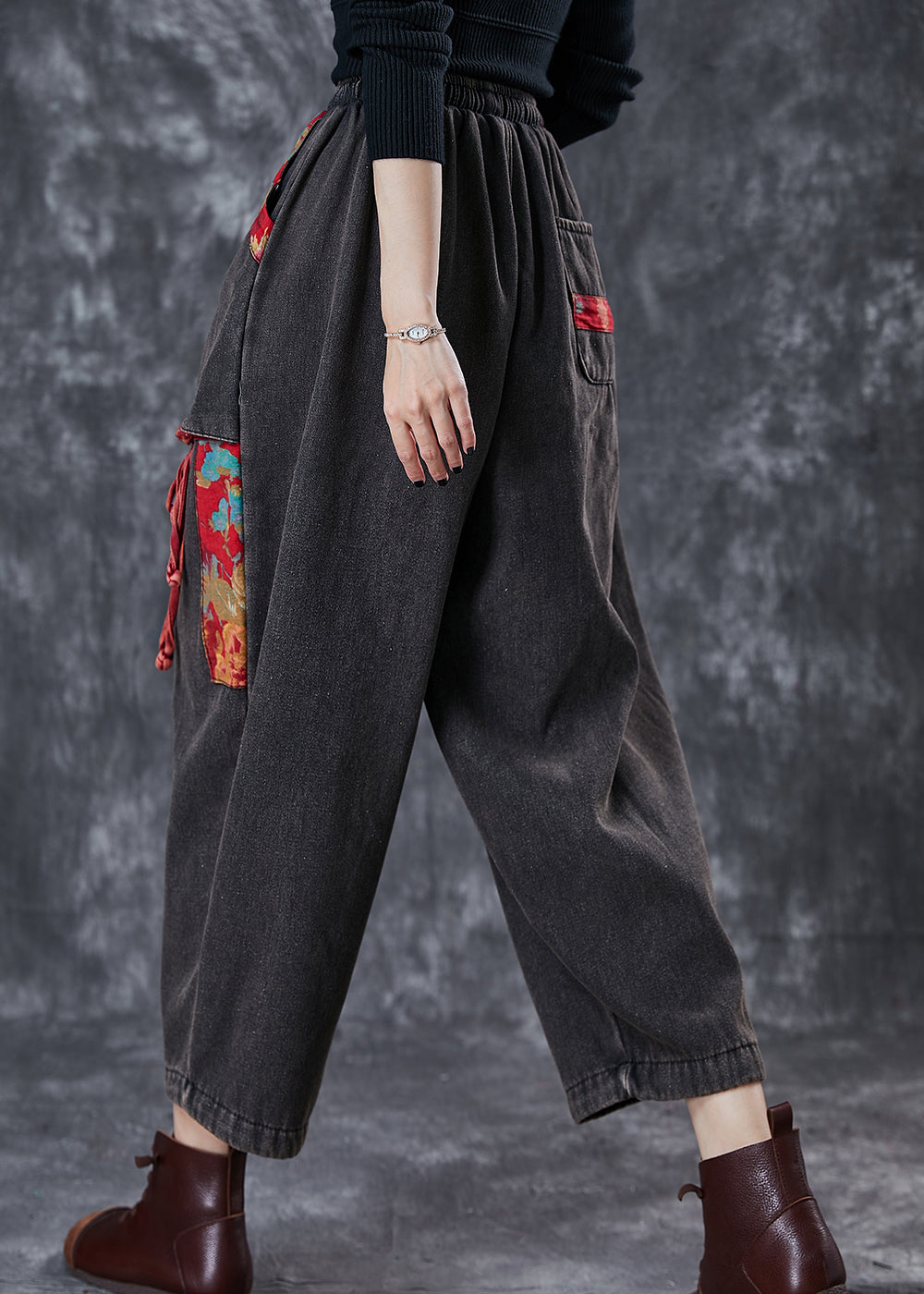 Effortlessly Elegant Pants with a Timeless Design
