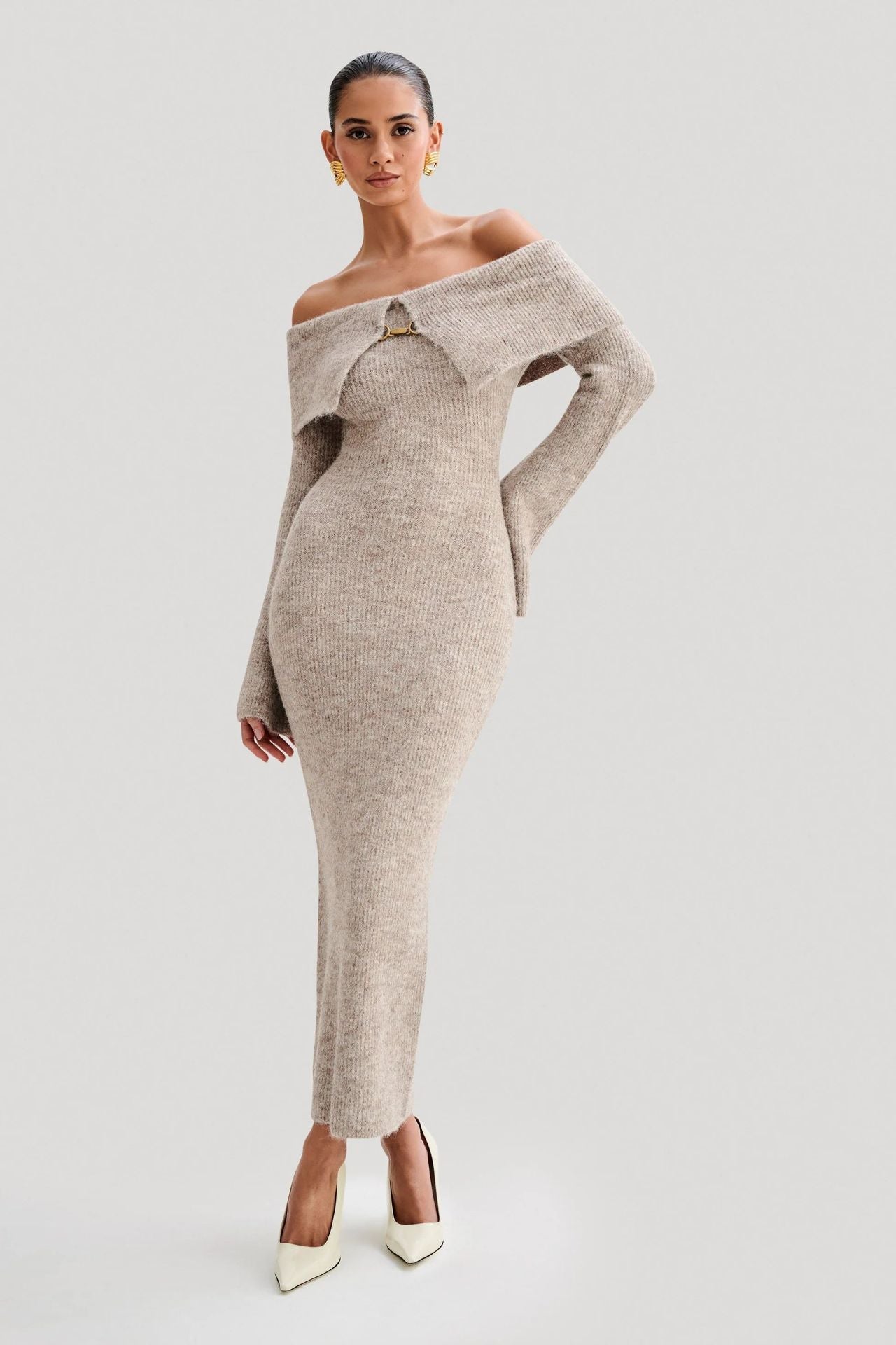 Well Tailored Sweater with a Graceful Silhouette