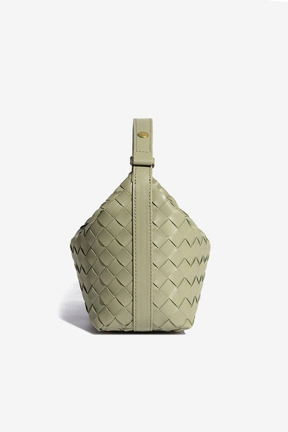 Well Tailored Bag with a Graceful Silhouette