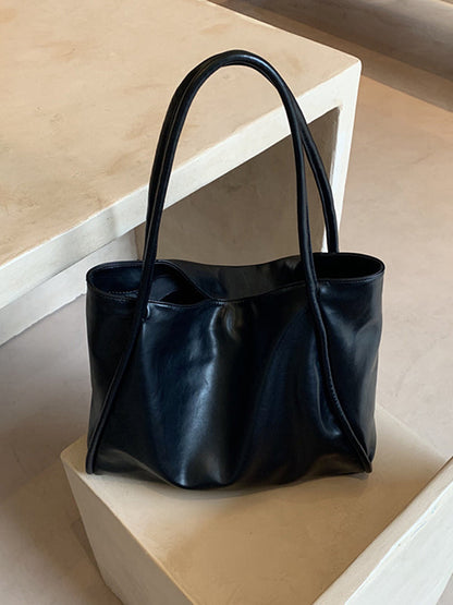 Well Tailored Bag with a Graceful Silhouette