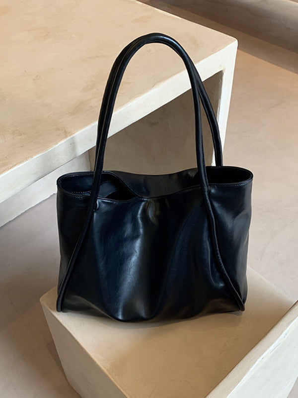 Well Tailored Bag with a Graceful Silhouette