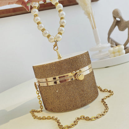 Well Tailored Bag with a Graceful Silhouette