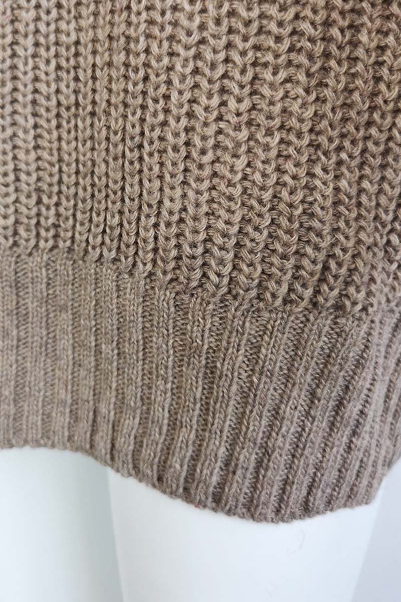 Effortlessly Elegant Sweater with a Timeless Design