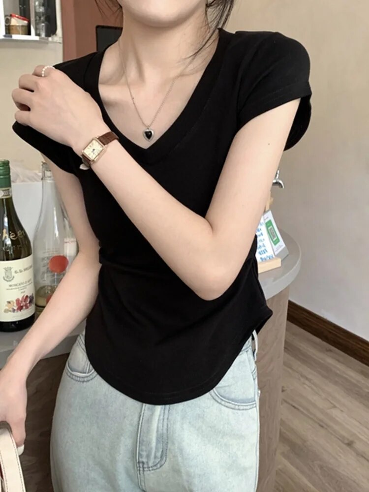 Effortlessly Elegant T-Shirt with a Timeless Design