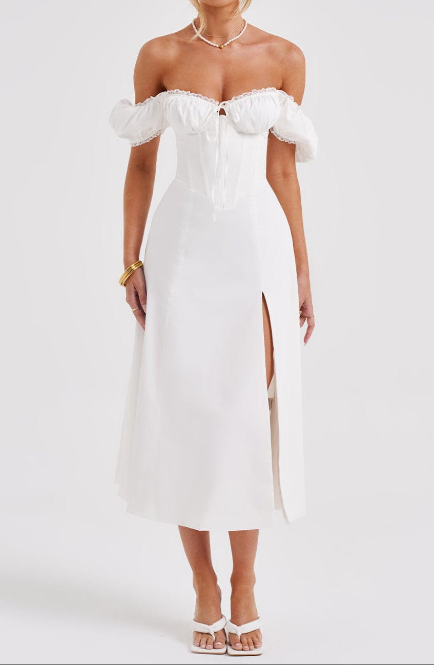 Well Tailored Dress with a Graceful Silhouette
