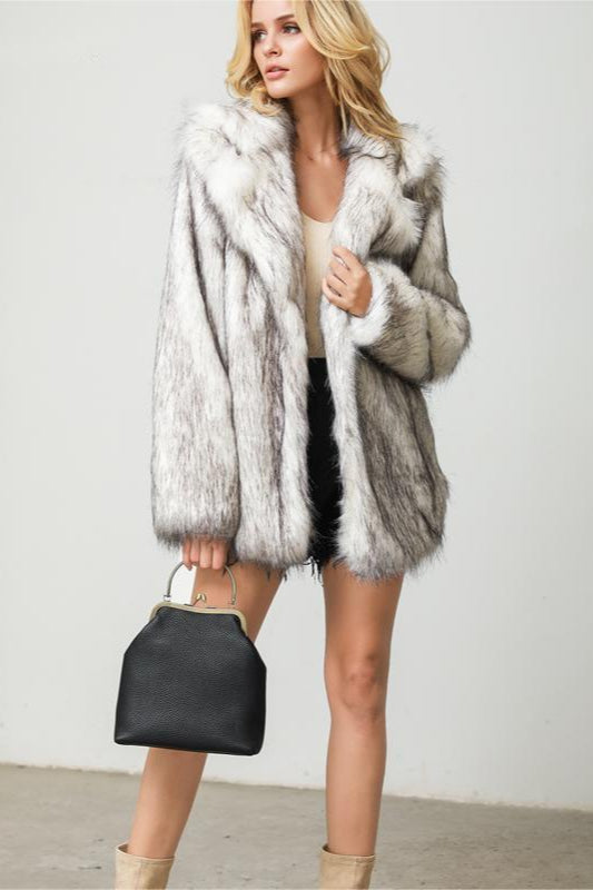 Well Tailored Coat with a Graceful Silhouette