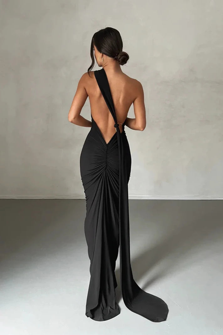 Well Tailored Garment with a Graceful Silhouette