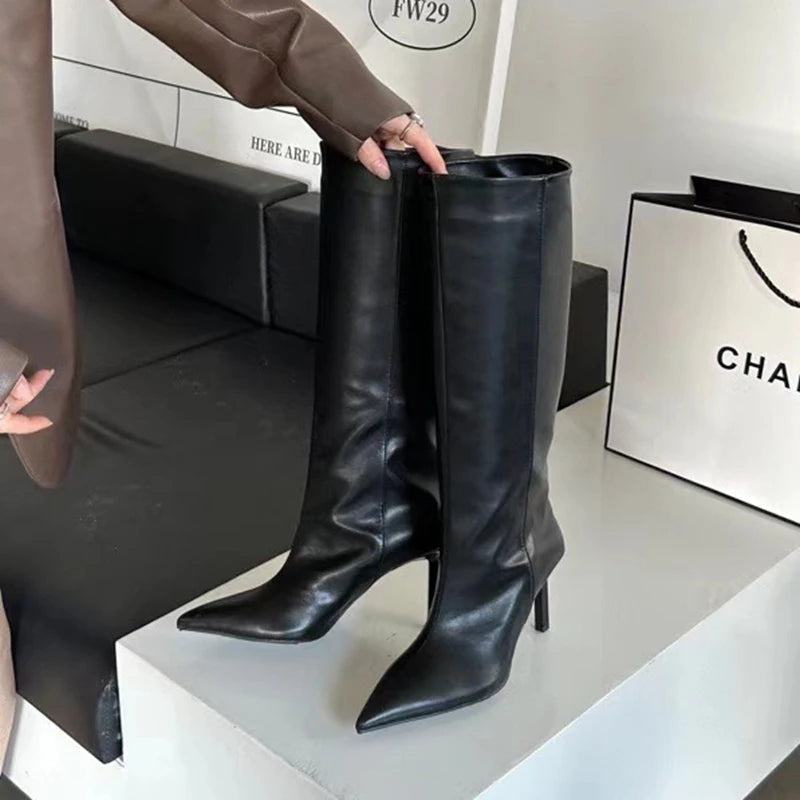 Polished Boots with an Effortless Classic Look