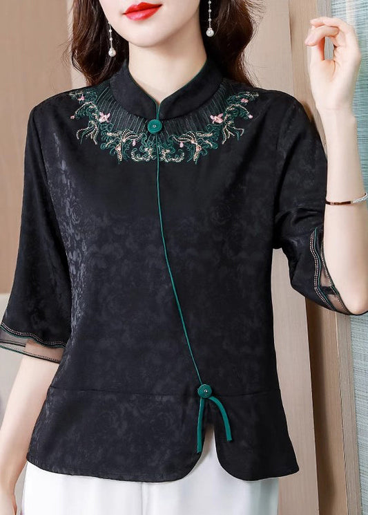 Well Tailored Blouse with a Graceful Silhouette